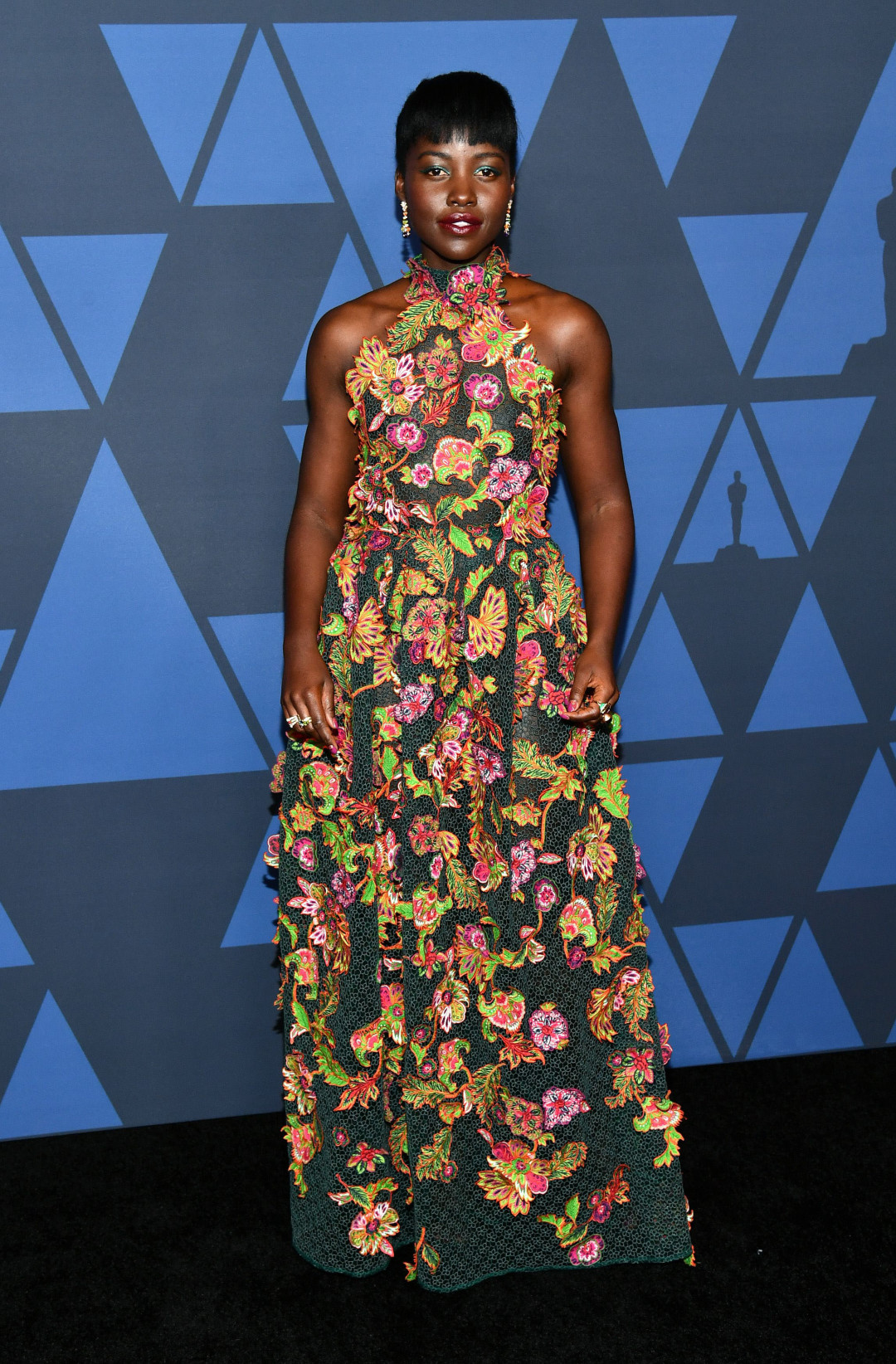 Люпита Нионго в Givenchy и украшениях Bvlgari