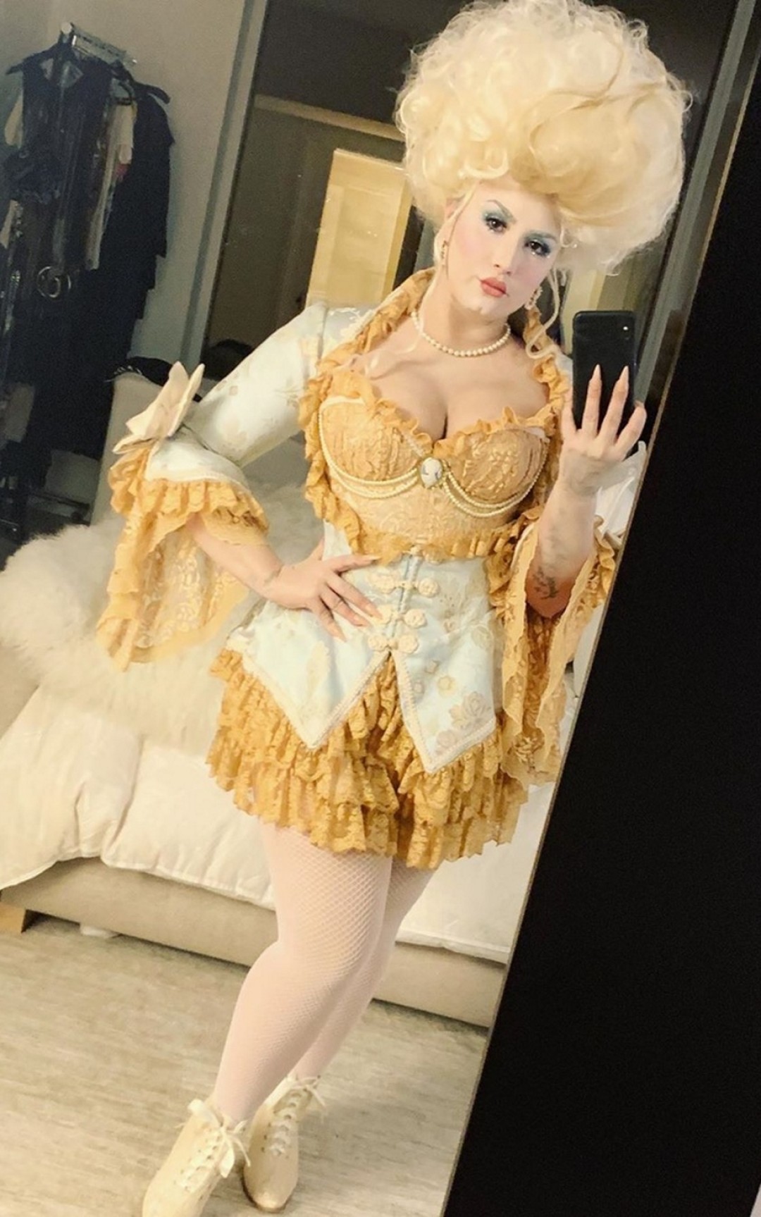 Деми Ловато в образе Марии-Антуанетты