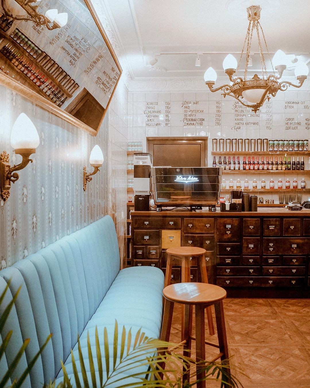 • КОФЕ • КОШКА • МАНДЕЛЬШТАМ •