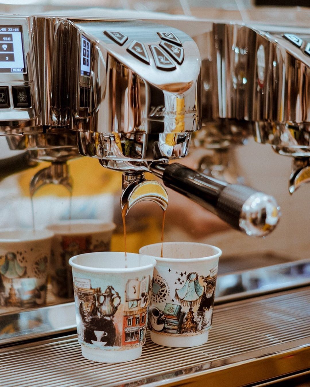 • КОФЕ • КОШКА • МАНДЕЛЬШТАМ •