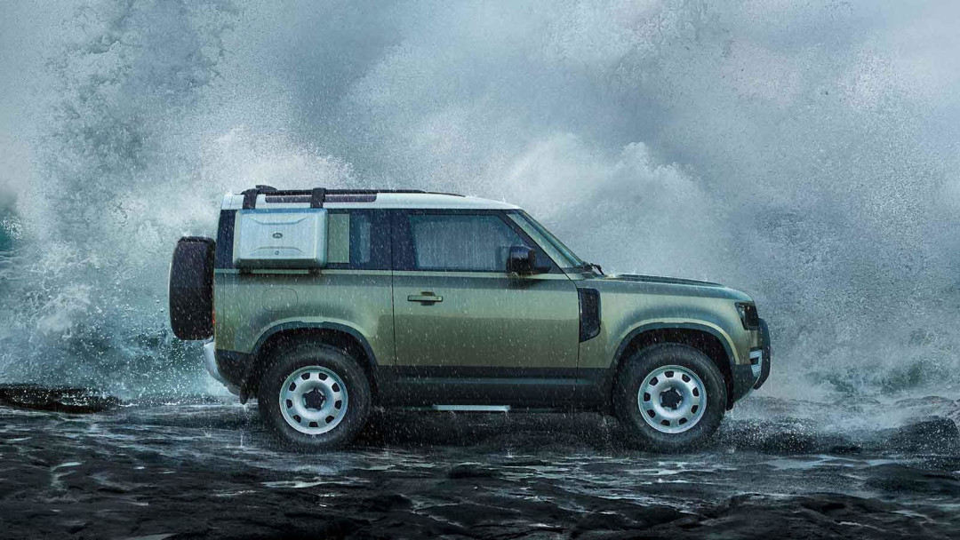 С пакетом URBAN, Defender перестал быть похожим на армейский ботинок, а скорее превратился в хороший и дорогой кроссовок.