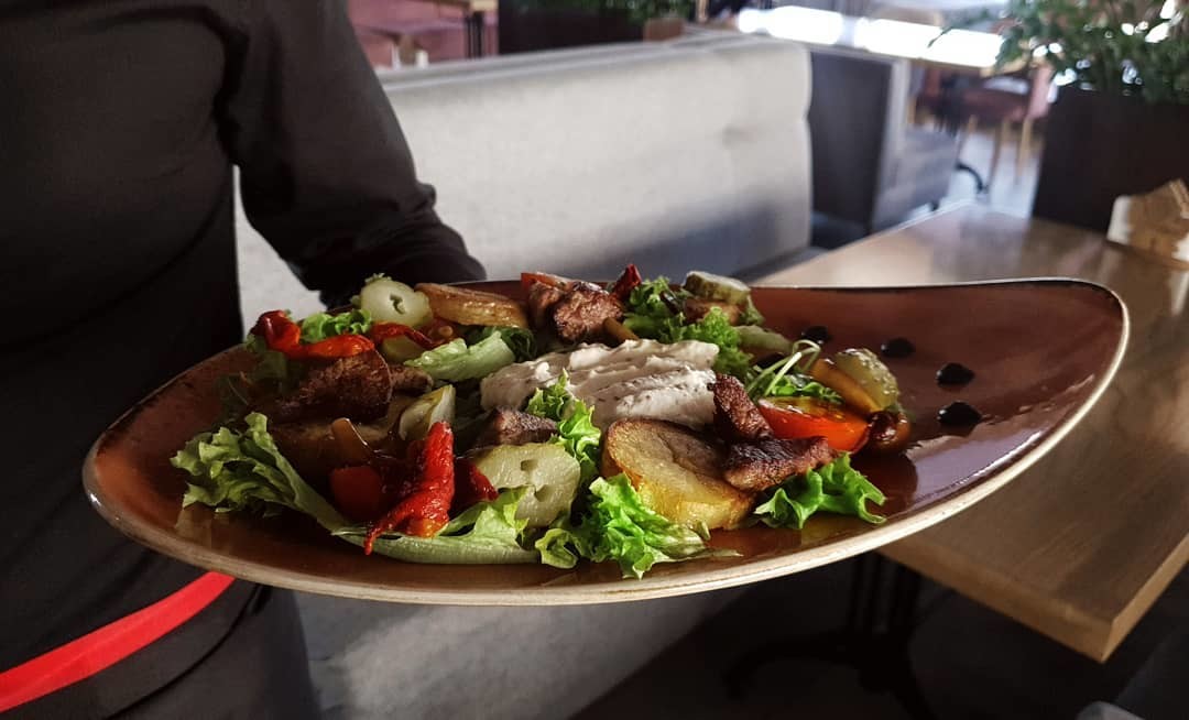 Ресторан "Виноград" салат с флан стейком