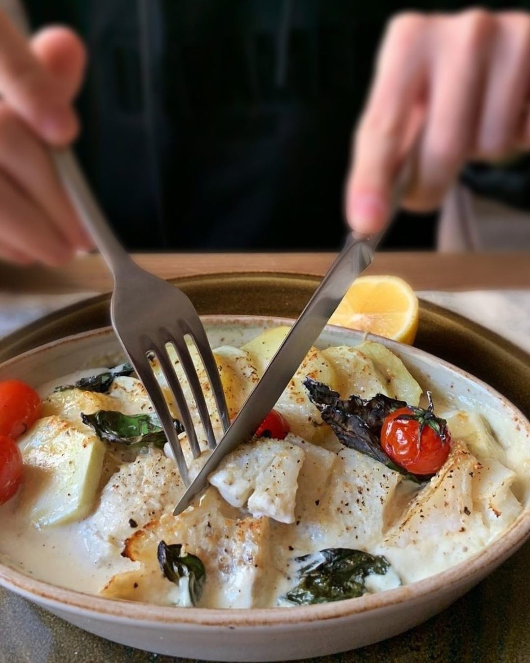 PATRIK CAFE равиоли с мясом гуся , сливочным соусом и трюфельным маслом