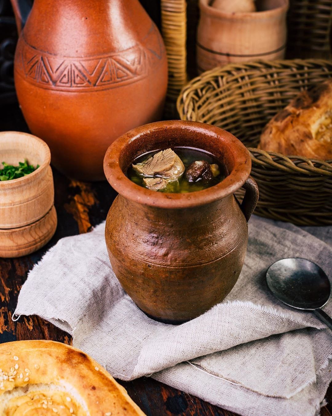 РЕСТОРАН "КАВКАЗСКИЙ ДВОРИК" суп «пити» из барашки, с нутом и алычой, который готовится в специальных горшочках «пити-габы»