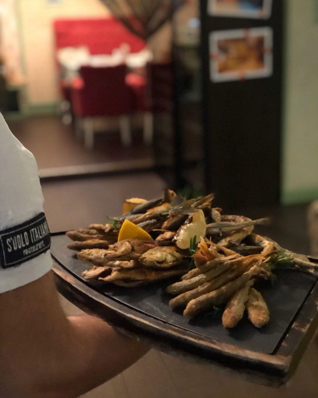 СЕМЕЙНЫЙ ГАСТРОНОМИЧЕСКИЙ РЕСТОРАН «S'UOLO ITALIANO» кефаль, сарган, барабулю, камбала, лобана, ставриду, приготовленные в Хоспере, на гриле или