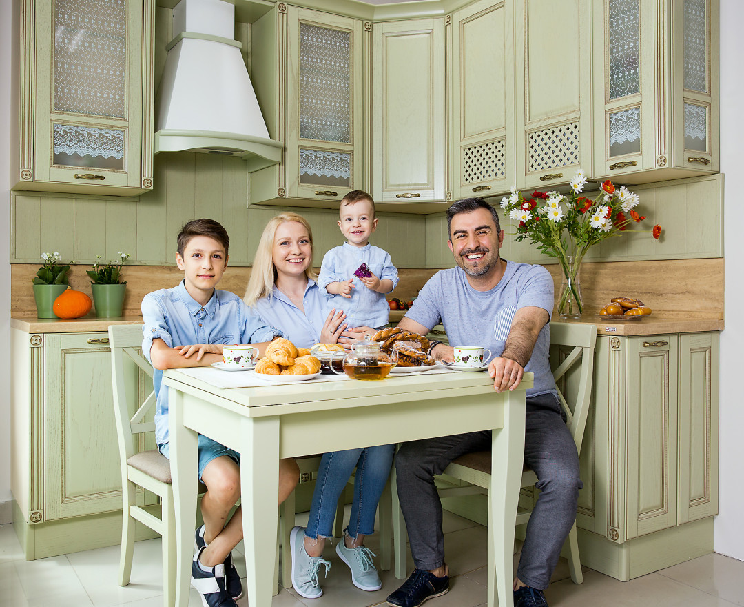 Мустафа и Светлана Чичек с сыновьями Дэнизом и Эрдемом