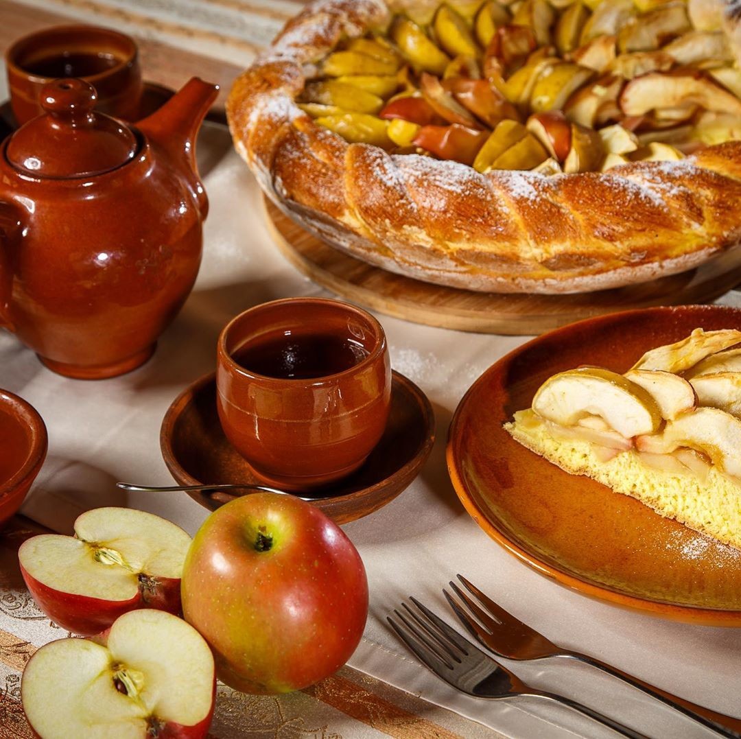 РЕСТОРАН РУССКОЙ КУХНИ "МЕЛЬНИЦА" блюда из тыквы, грибов, орехов, яблок, лесных ягод, мяса птицы и кролика.