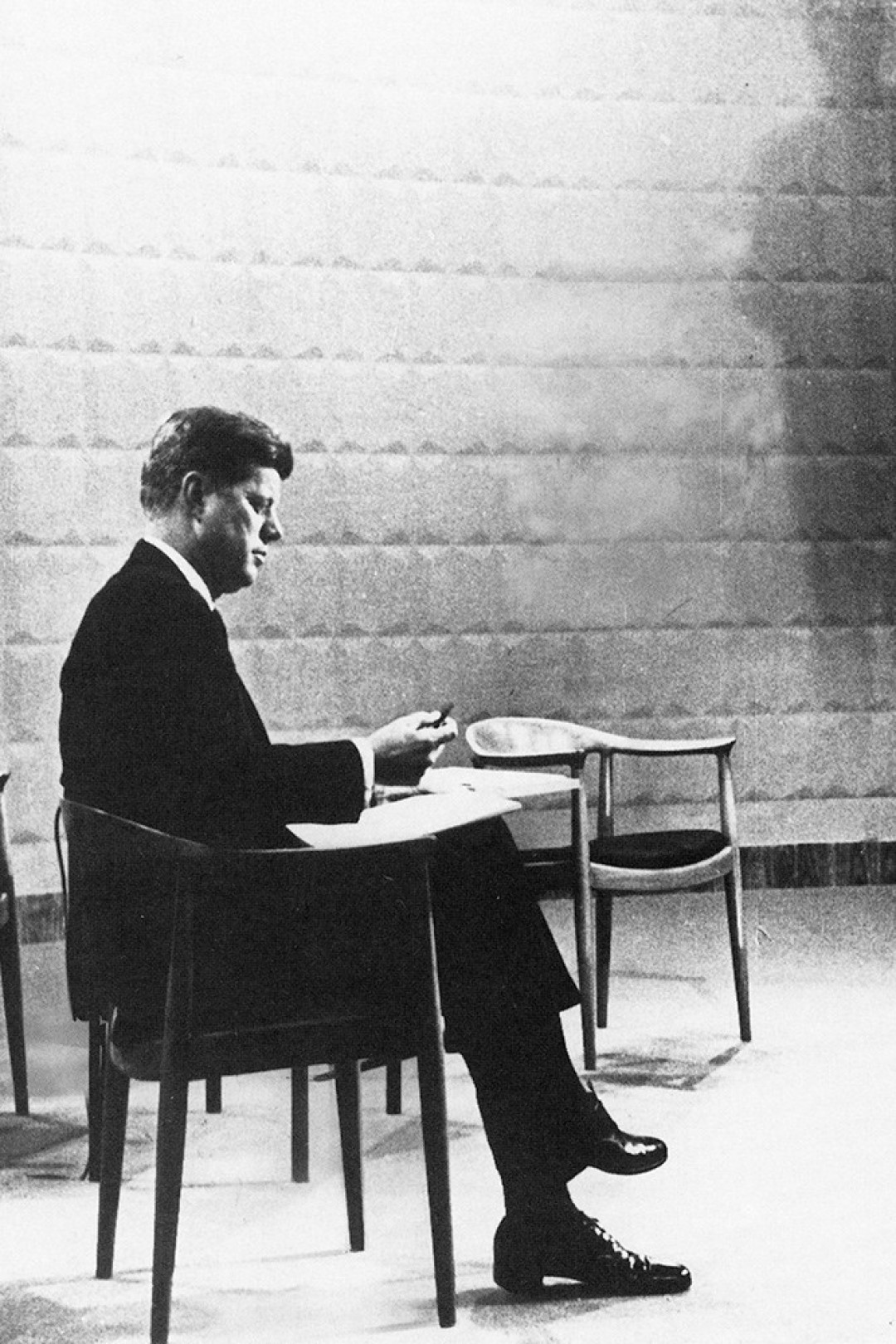 Мебель от Ханса Вегнера использовалась в 1960 году во время знаменитых дебатов Кеннеди и Никсона