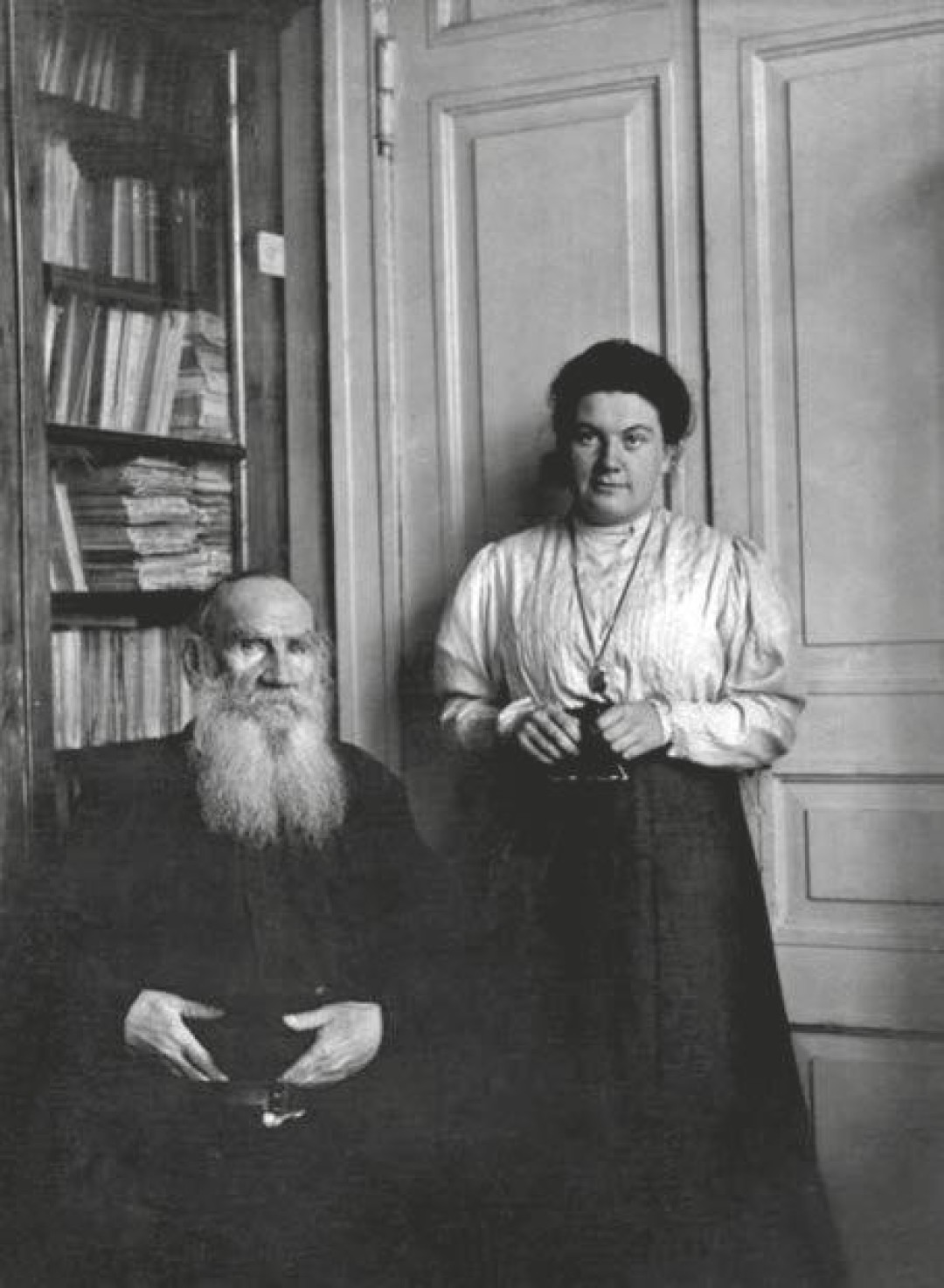 Л. Н. Толстой с дочерью Александрой. 1908