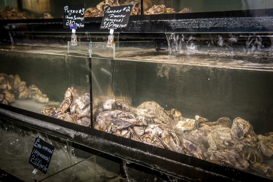 Компания «Устрица & Краб» предлагает рестораторам в аренду аквариумы для хранения устриц и морепродуктов. А также выгодные условия сотрудничества