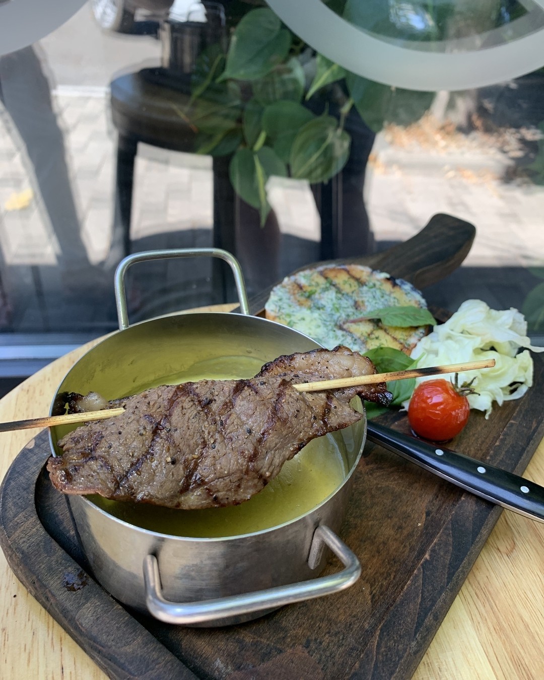 BARBQ ГРИЛЬ БАР кукурузный гриль-крем суп со слайсом стейка пиканья