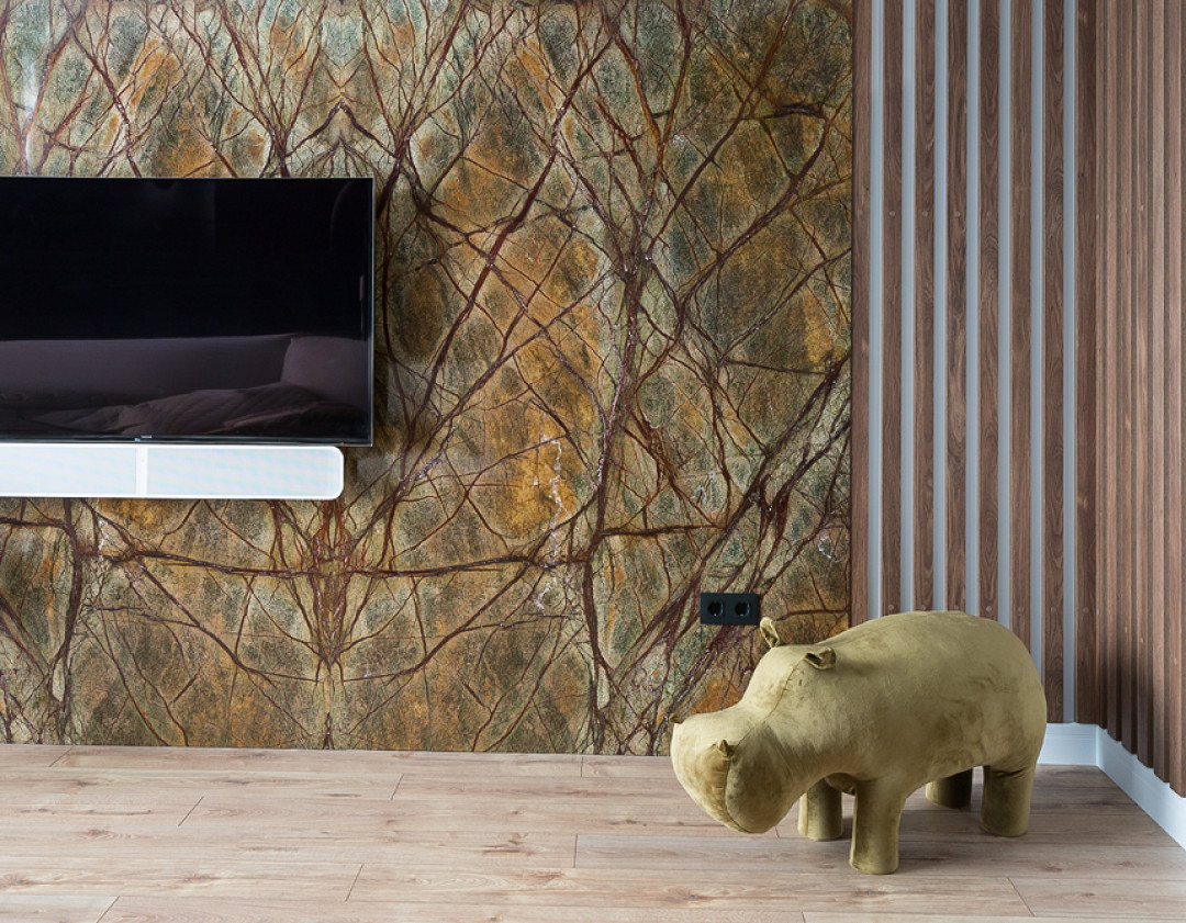 Правильно подобранный декор не бросается в глаза и подчеркивает индивидуальность хозяина. В этом интерьере так работает авторский пуф