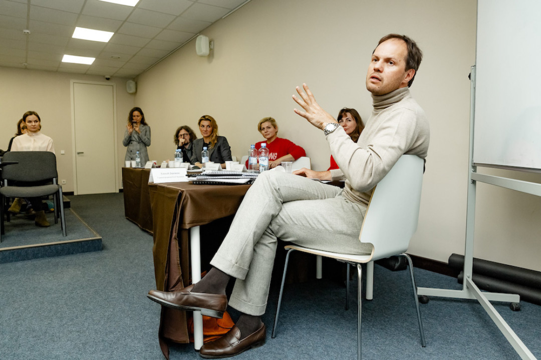 Жюри и Алексей Дорожкин, главный редактор журнала Elle Decoration