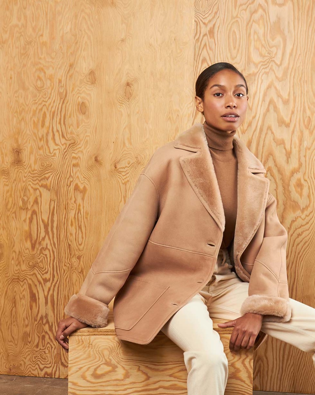 Женская дубленка 12storeez, 58 980 рублей (ТРЦ «Галерея»)