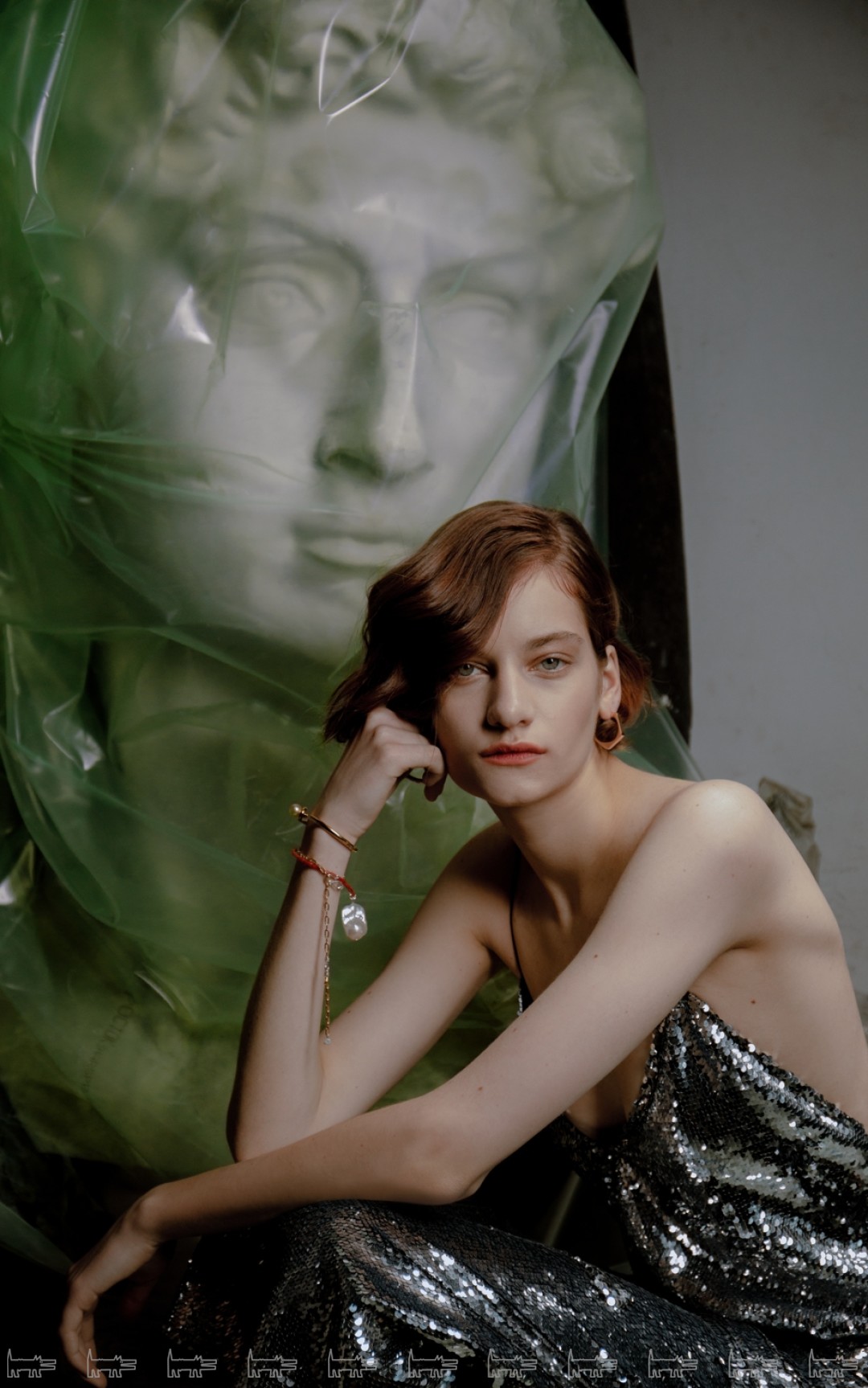 тье Stella McCartney Серьги и браслет Celine Цепь Wald Berlin (все — ДЛТ)