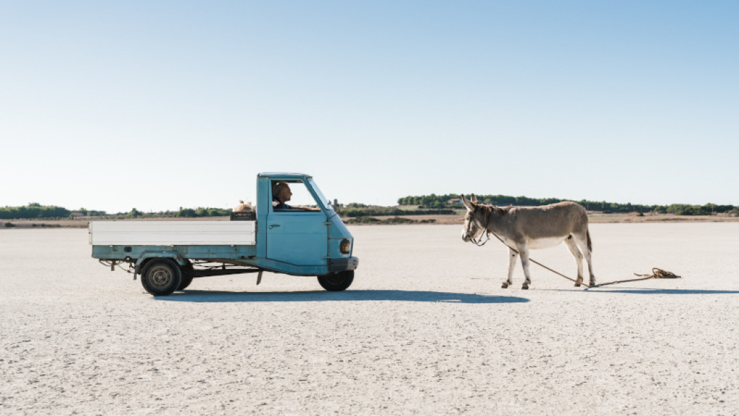 Кадр из фильма «Человек, который купил Луну»