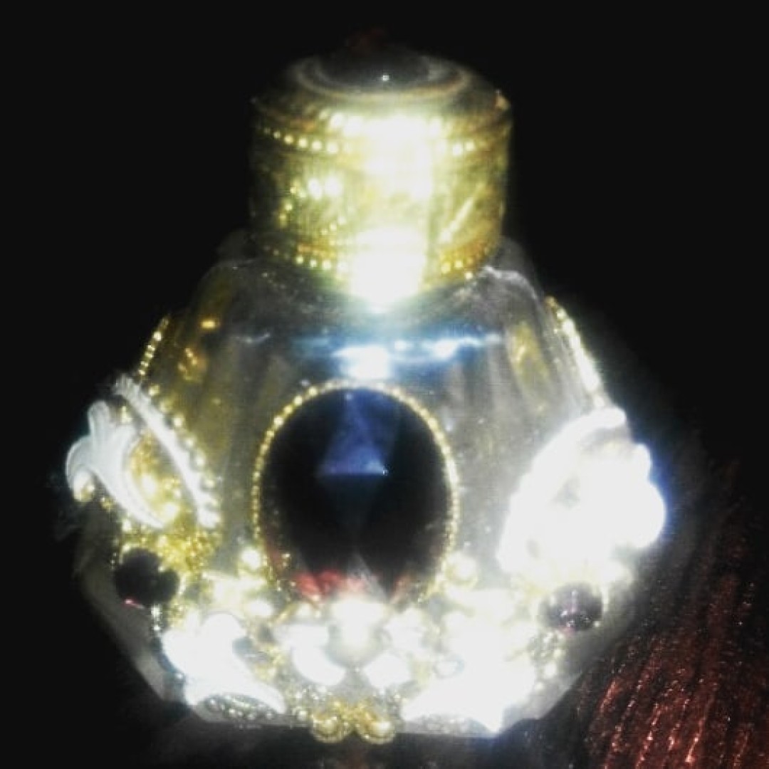 Флакон для духов, инкрустированный камнями