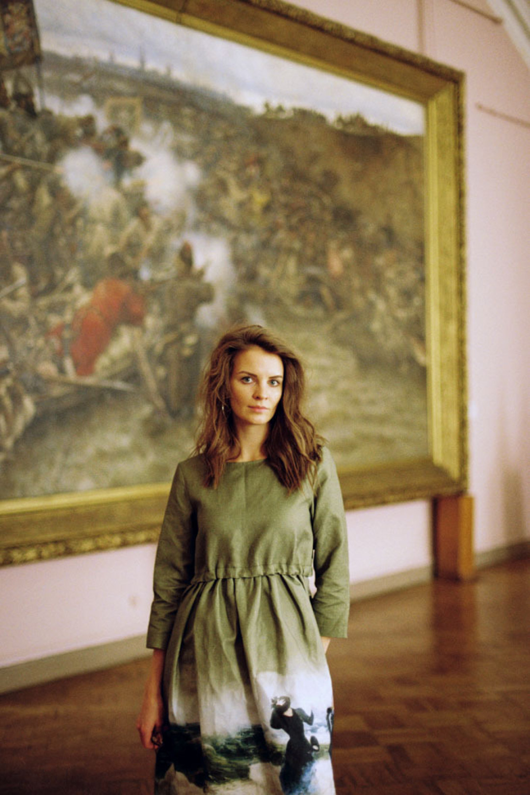 Платье с кулиской зеленого цвета с принтом «Какой простор», 8 400 рублей