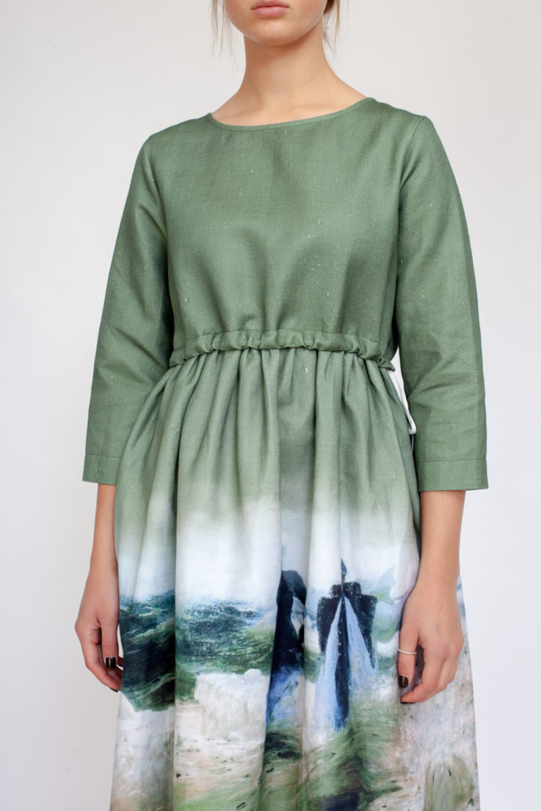 Платье с кулиской зеленого цвета с принтом «Какой простор», 8 400 рублей