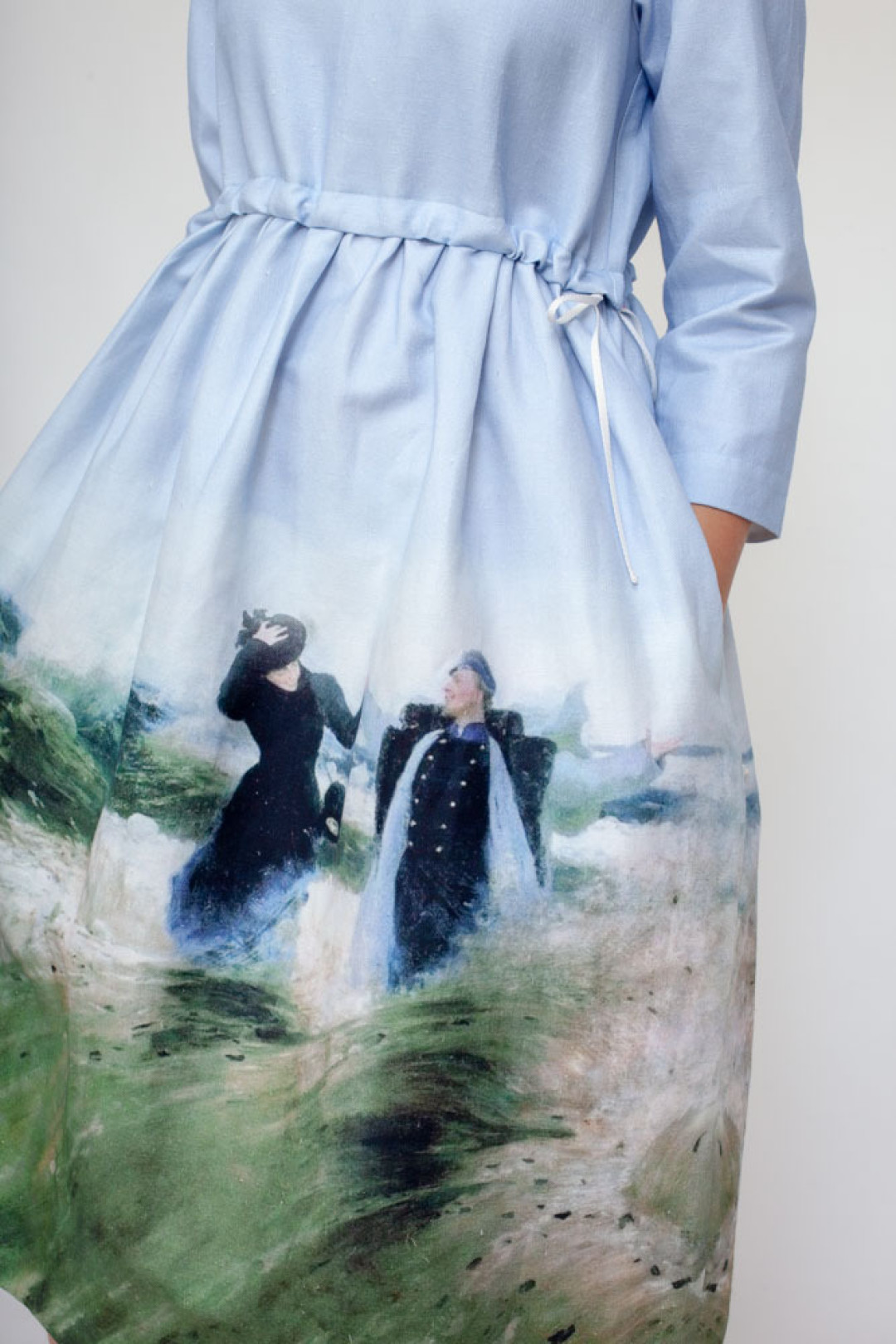 Платье с кулиской голубого цвета с принтом «Какой простор», 8 400 рублей