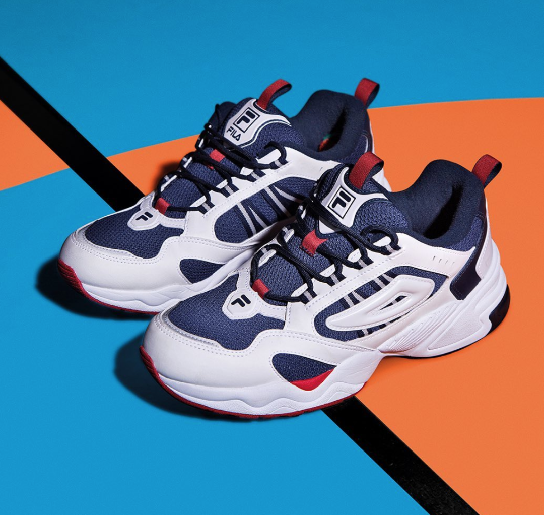 СПОРТ МАСТЕР FILA Attrek вдохновлены классическим дизайном, дополнены яркими вставками. 7999 руб. Конаткты: г. Новороссийск, ул. Энгельса, 87 8 (800