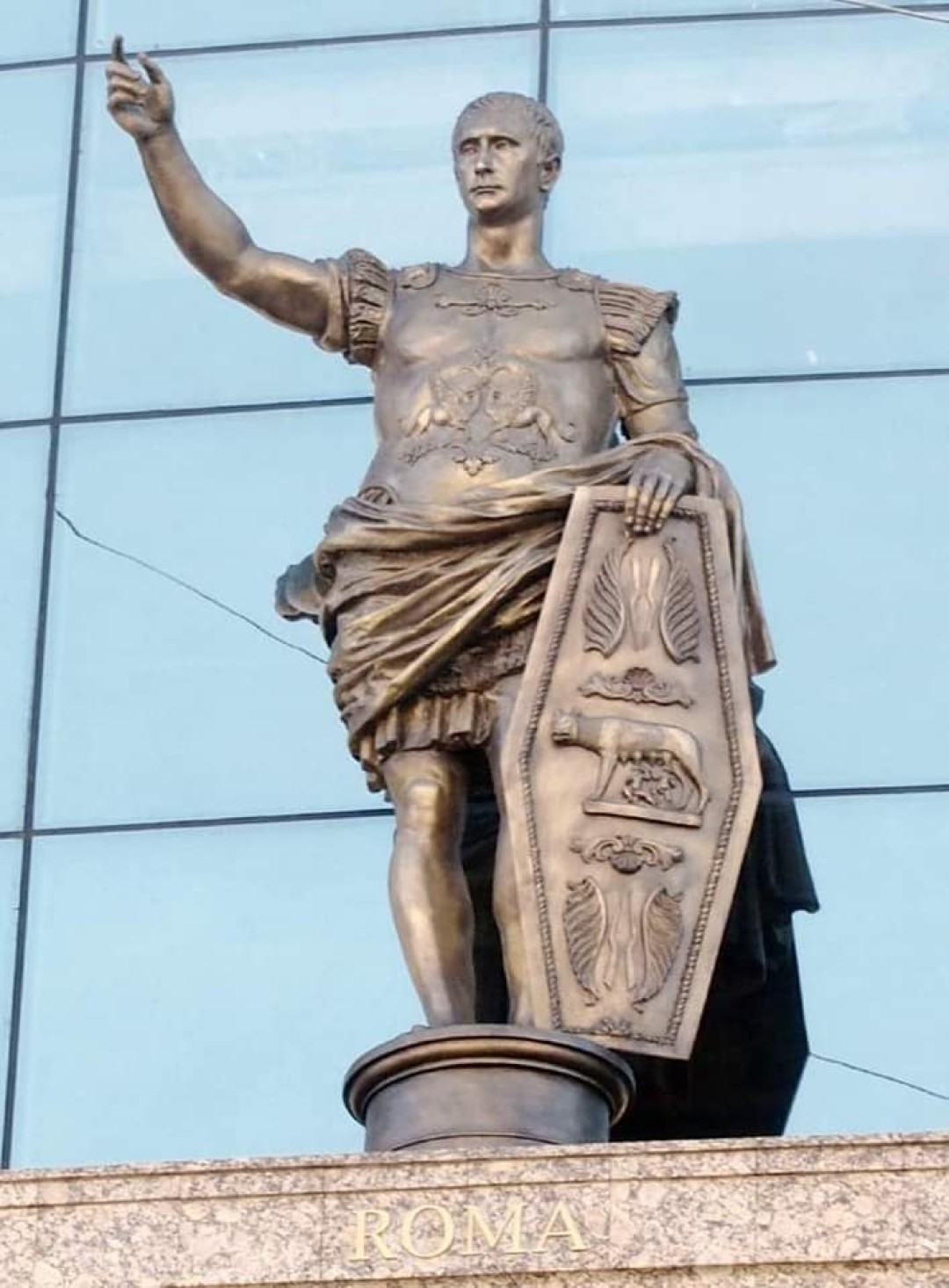 Октавиан август памятник в Санкт-Петербурге