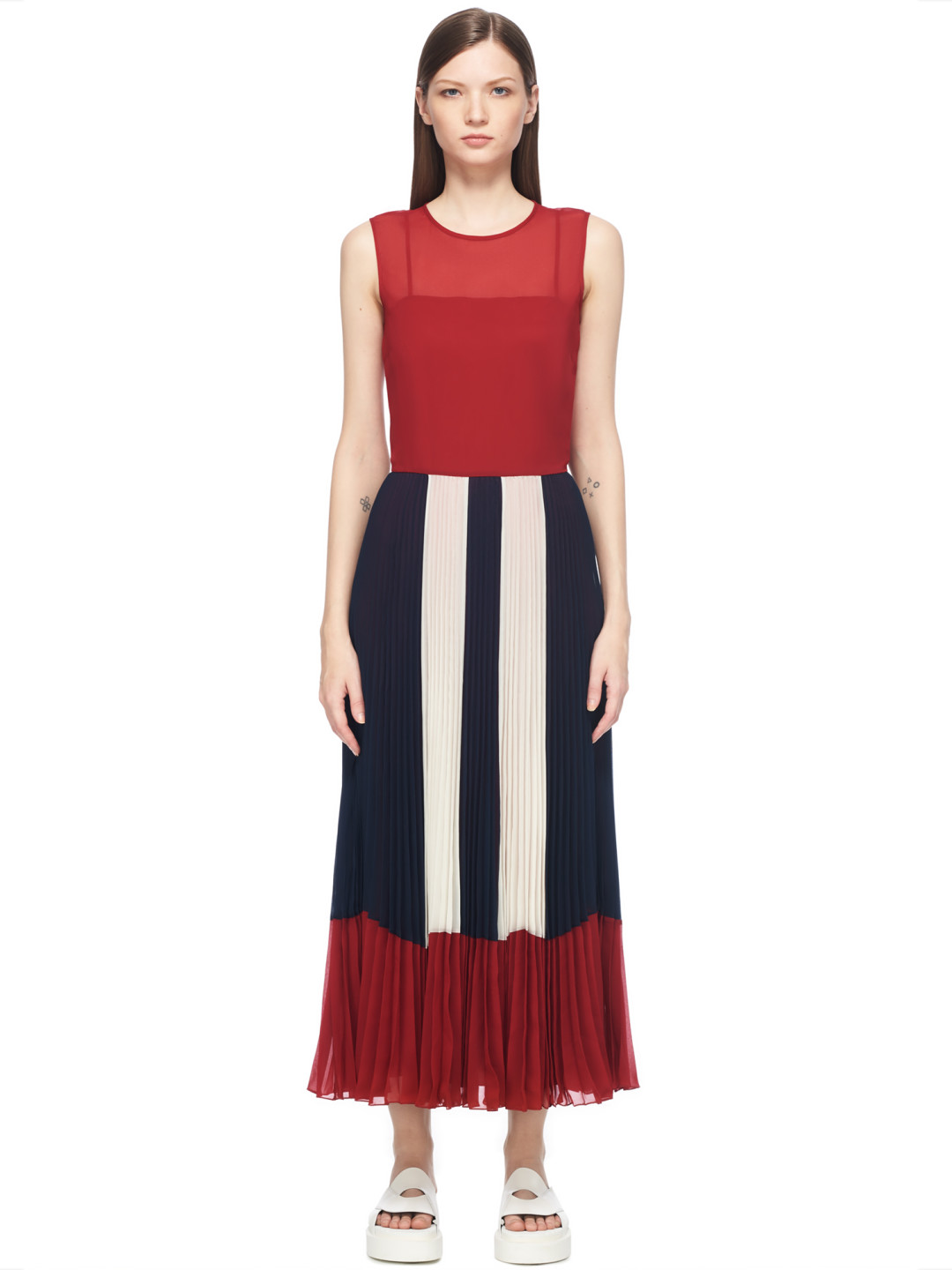 Платье с плиссированной юбкой Red Valentino, 34 250 рублей (Au Pont Rouge)