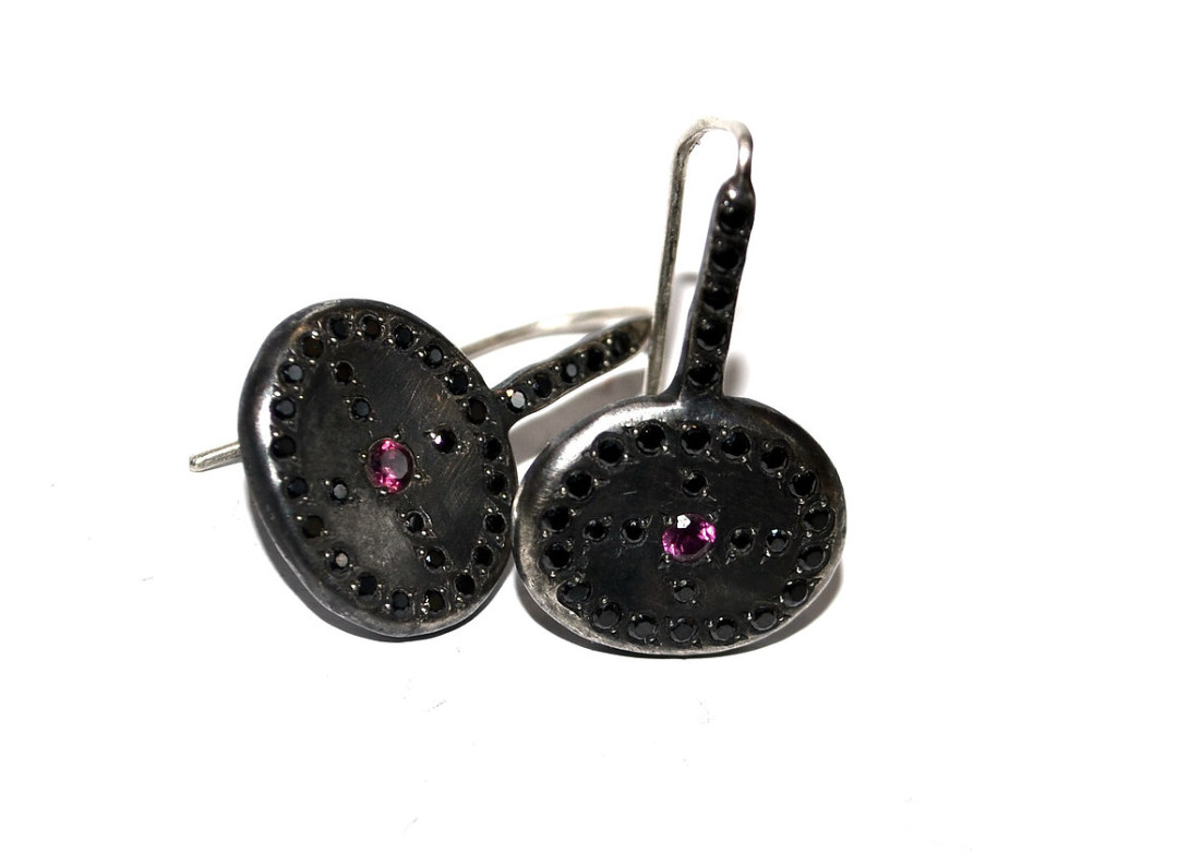 Серьги с родолитами и цирконами