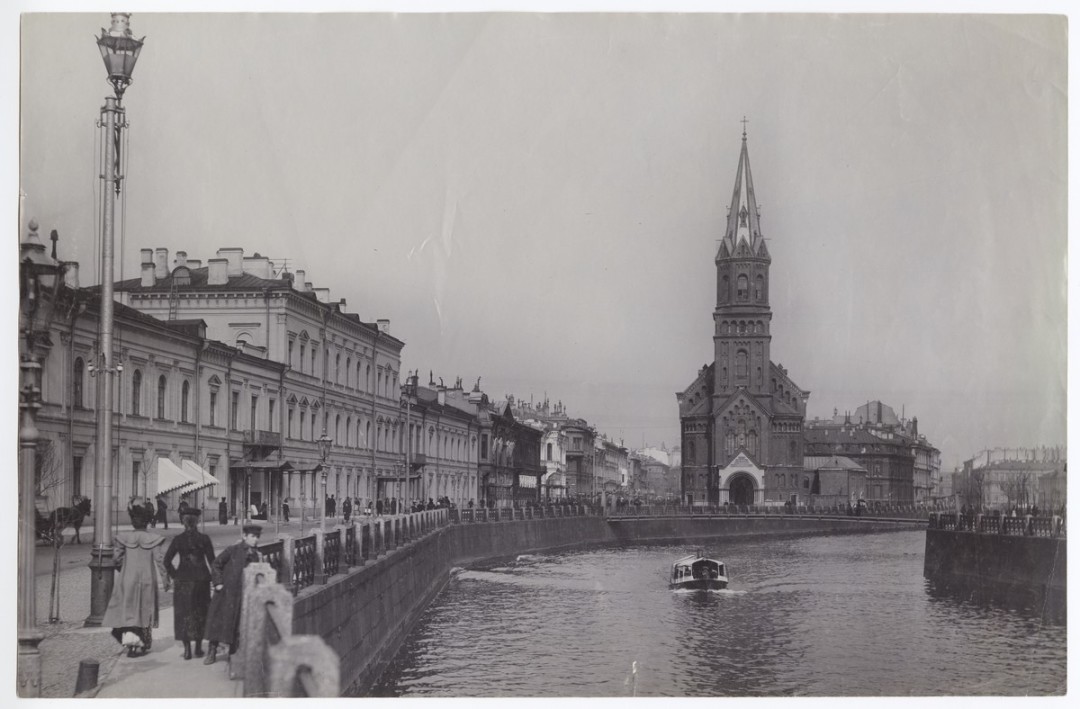 Фотоателье К. К. Буллы. Река Мойка. Почтамтский мост и Реформатская кирха. 1910-е годы