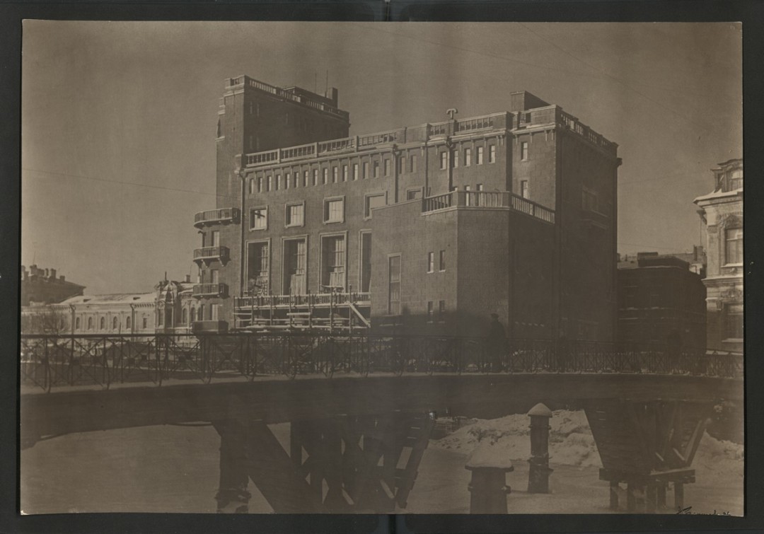 Неизвестный фотограф. Дом культуры работников связи (перестроенная Реформатская церковь). 1940-е годы.