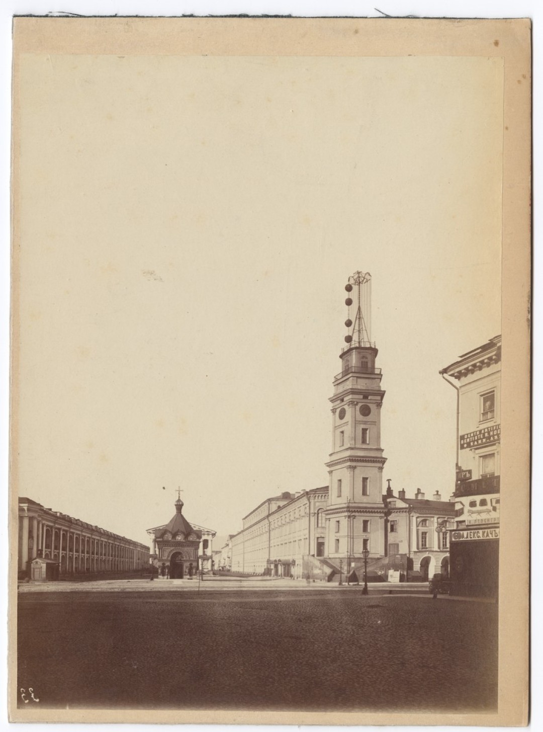 Неизвестный фотограф. Невский проспект. Перспективный вид с Михайловской улицы на здание Городской Думы, часовню и Перинную линию. Кон. XIX в.