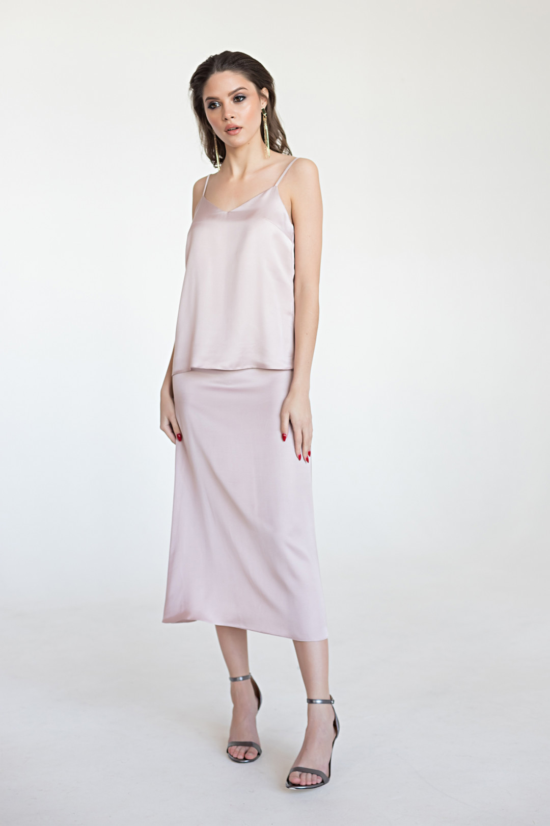 Топ, 3999 руб., юбка, 5999 руб.