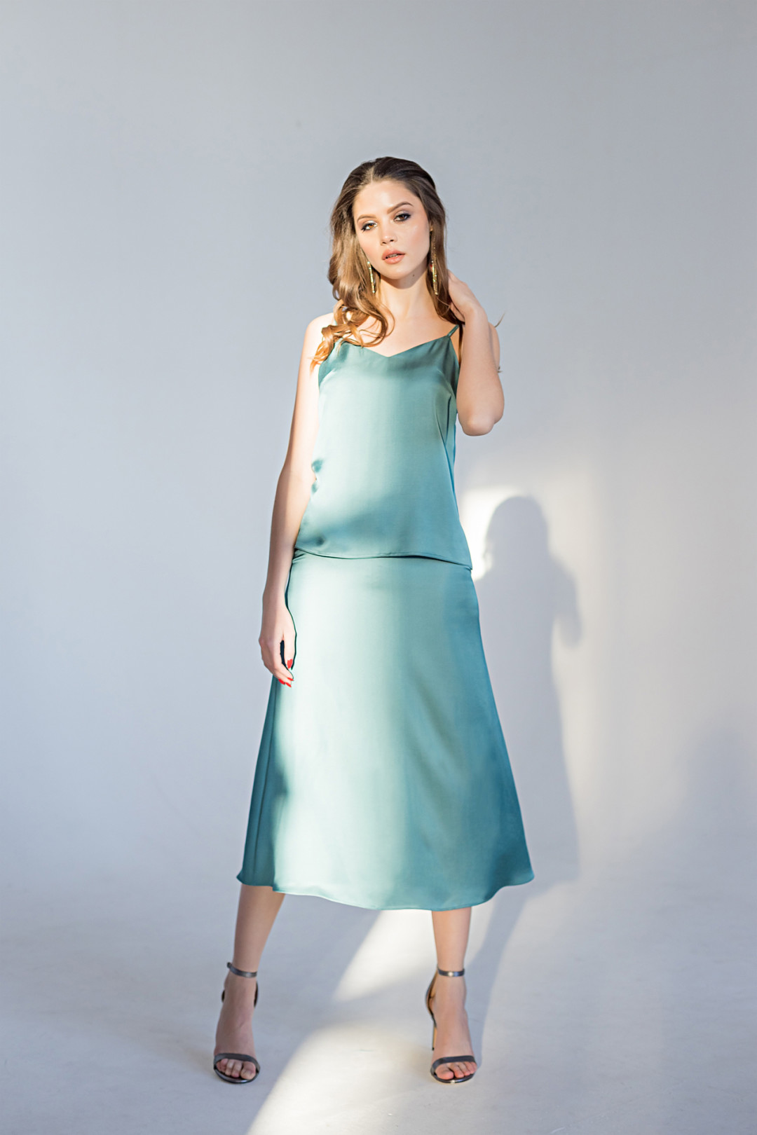 Топ, 3999 руб., юбка, 5999 руб.