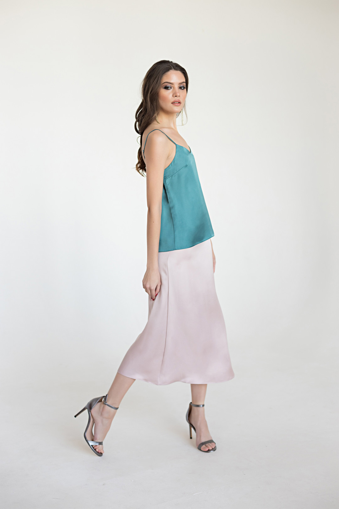 Топ, 3999 руб., юбка, 5999 руб.