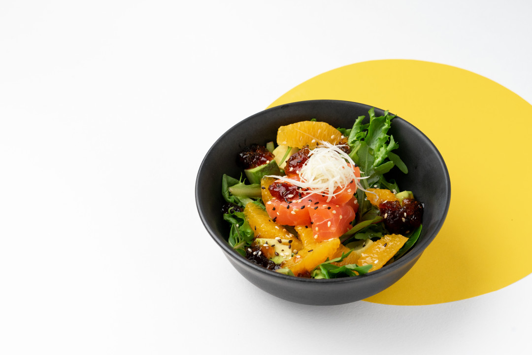 Салат с лососем и апельсинами конкассе