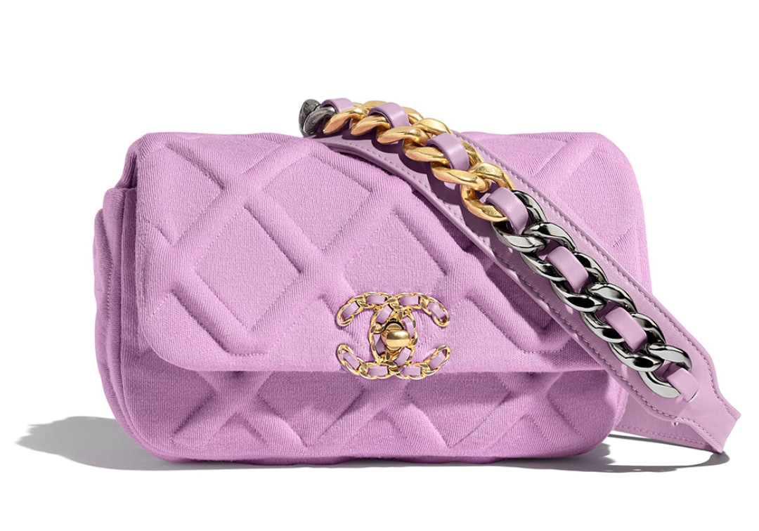 Поясная сумка Chanel, 241 500 рублей (Chanel)