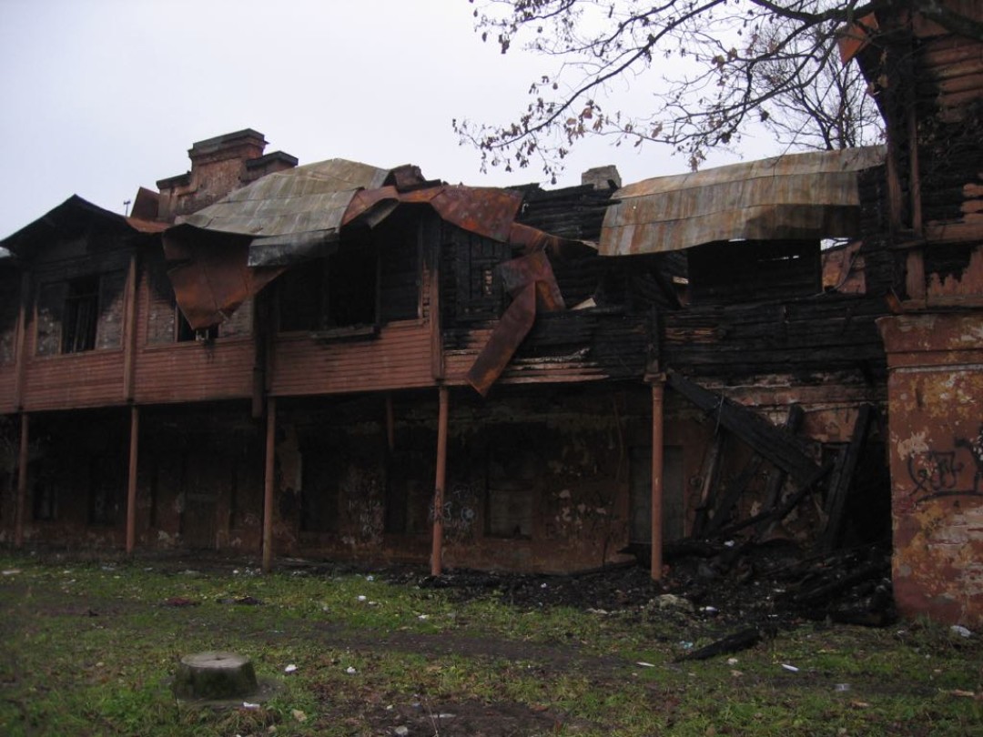 Исторические здание лазарета на территории Куракиной дачи до реставрации