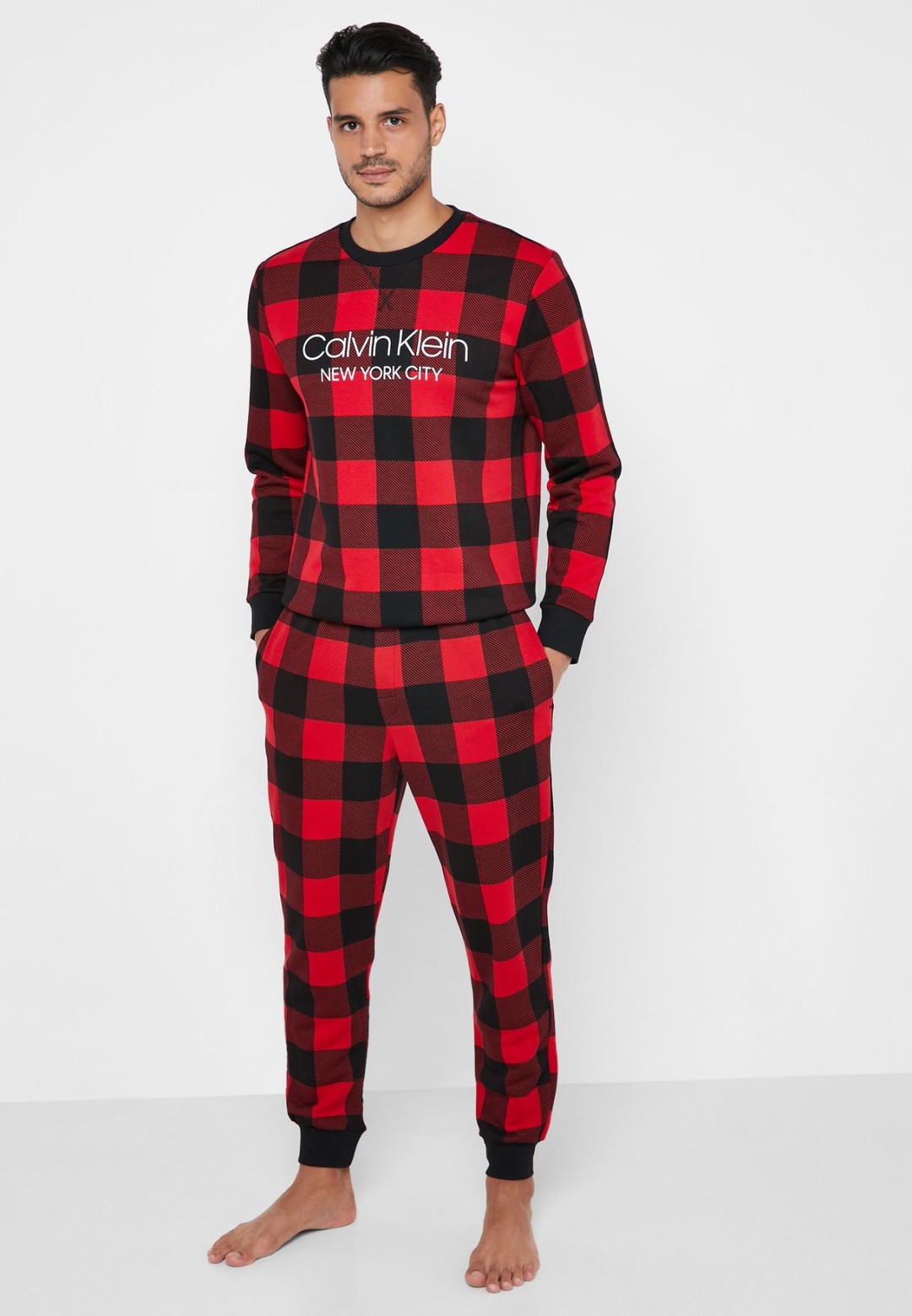 Домашний свитшот, 7 100 ₽. Домашние брюки, 7 100 ₽