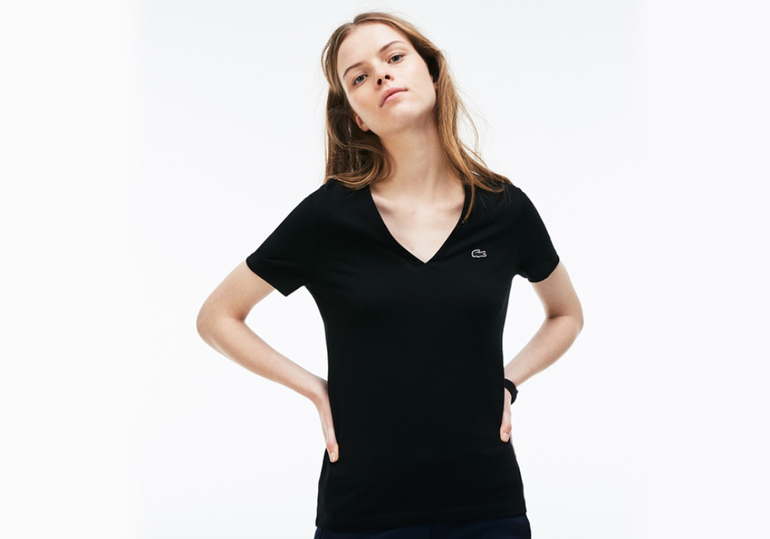 Женская футболка Lacoste, 2 240 рублей (ТРЦ «Галерея»)