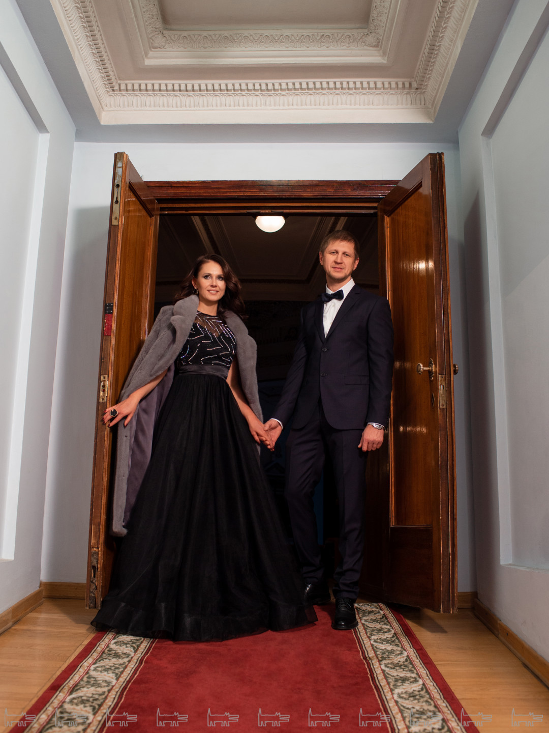 Татьяна Черткова и ее муж Юрий. На Юрии костюм Pal Zileri (Бутик Pal Zileri, Сибирская ул., 4а). Место съемки: Пермский театр оперы и балета имени