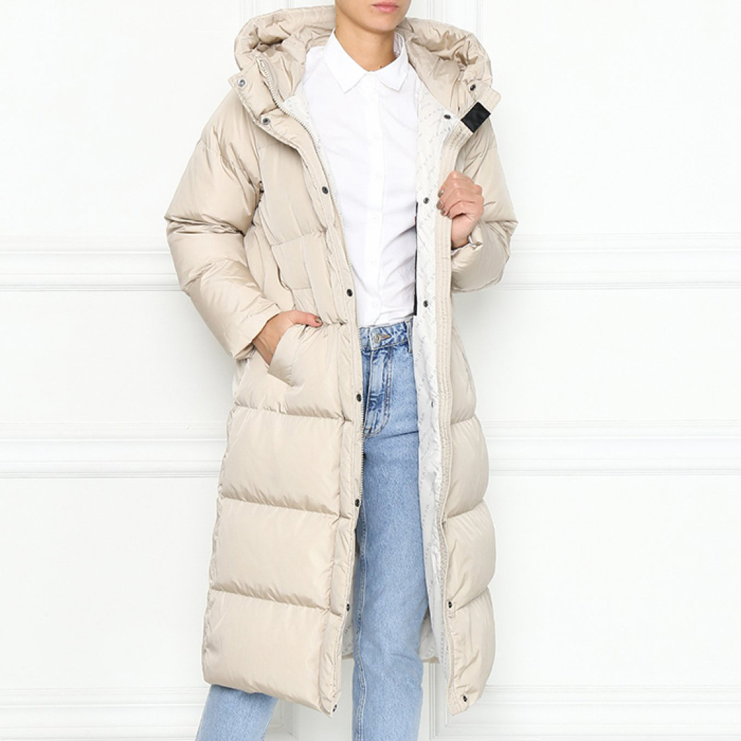 Пуховик Weekend Max Mara, 40 000 рублей (Max Mara)