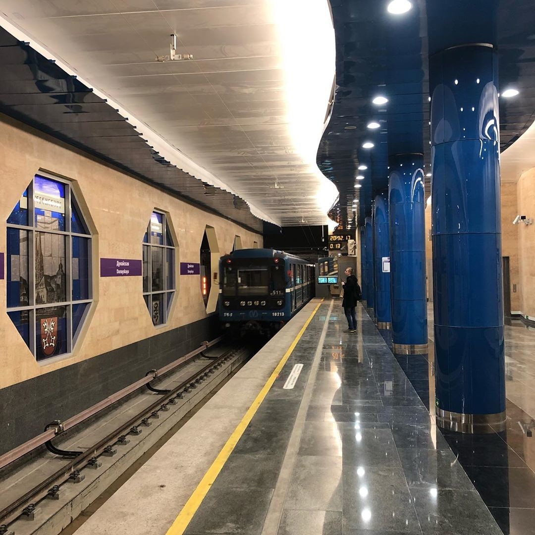 Смольный показал "Проспект Славы" и "Дунайскую" за два недели до открытия Интерн