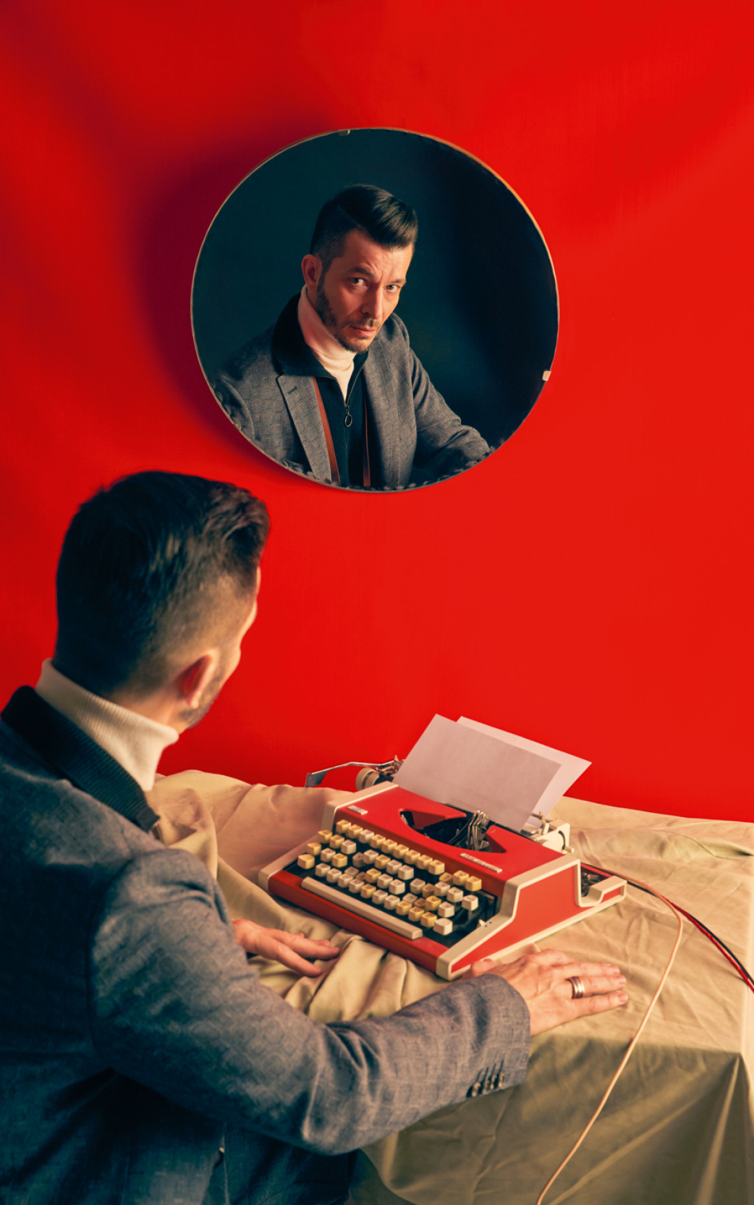 Пиджак Etro, кардиган Barena (все — BOSCOFAMILY), бадлон Falconeri