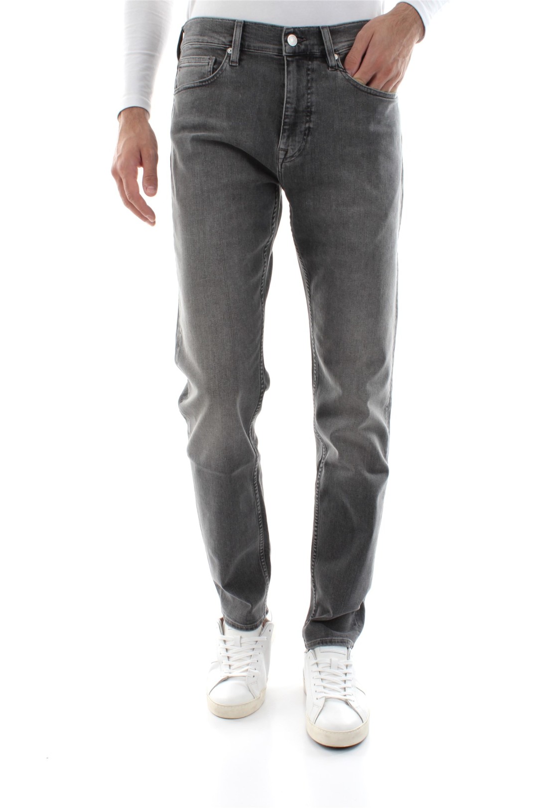 Мужские джинсы Calvin Klein, 6 290 рублей (ТРЦ «Галерея»)