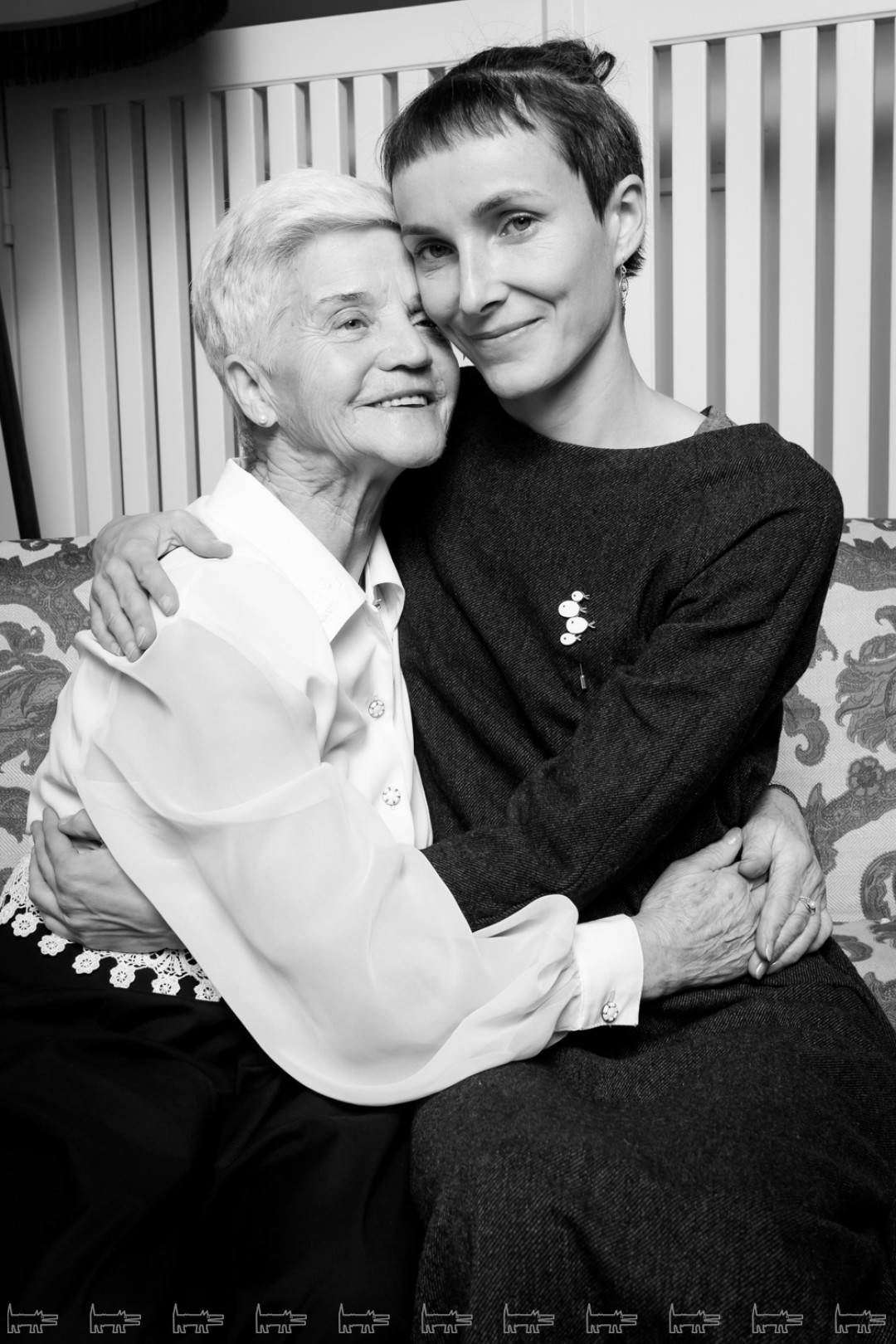 Двукратная чемпионка СССР по прыжкам в воду Евгения Степанова и ее внучка эколог Екатерина позируют нам в «Астории», где вся семья Степановых отметила