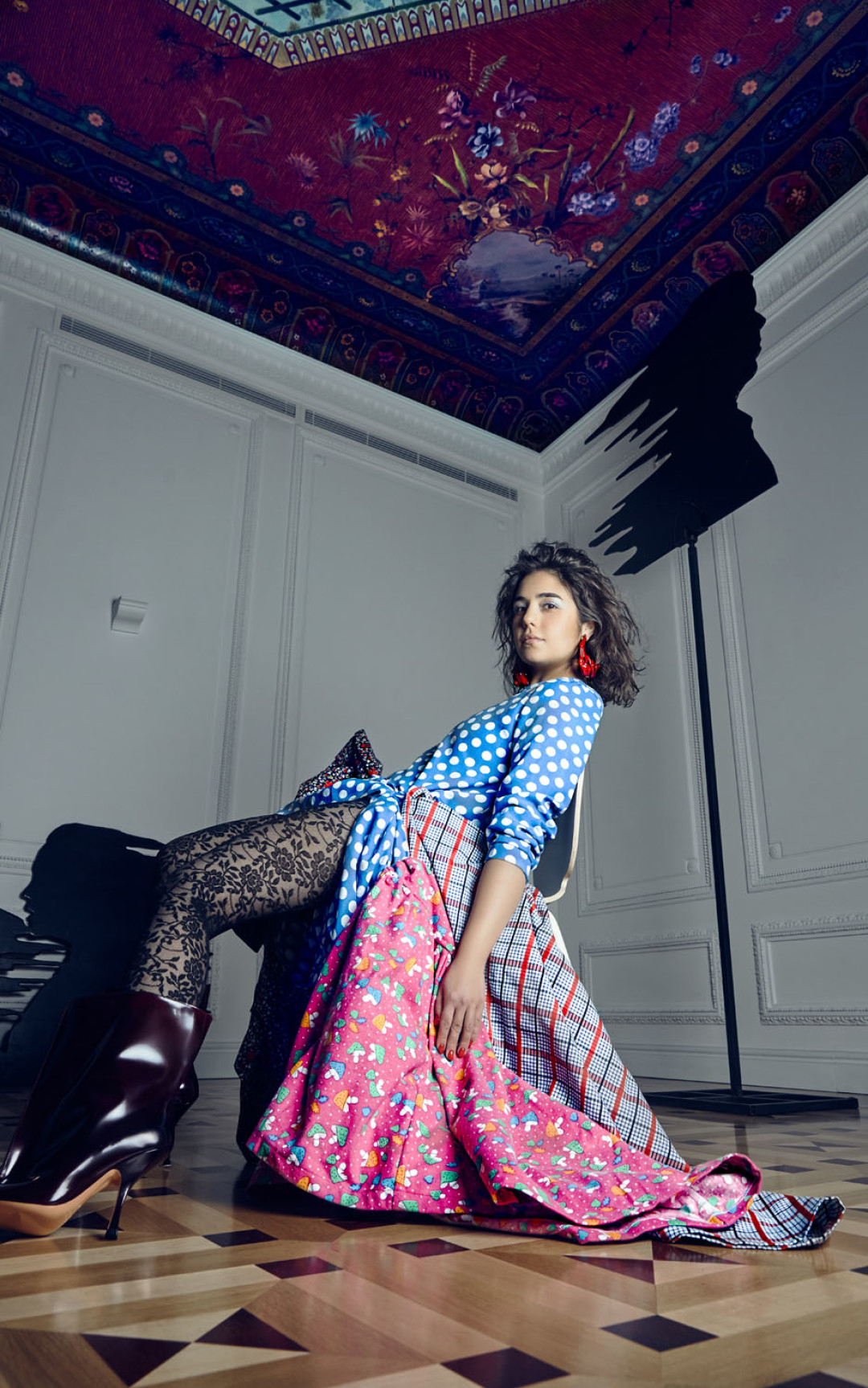 Серьги и сапоги Y/Project (DayNight) Экспонат выставки «Мечты: публичное и частное». Куратор: Марина Альвитр. Иван Плющ. «Глашатаи». 2012. Дерево