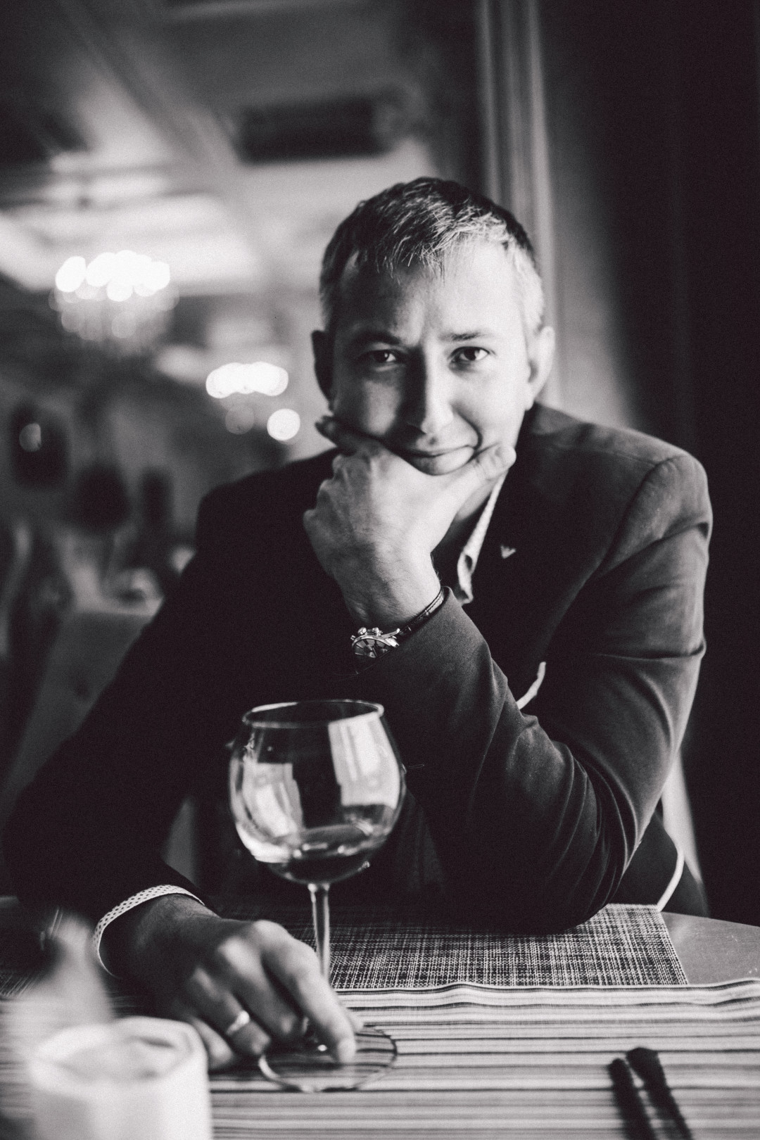 Сергей — директор по развитию Группы Компаний МБГ и Миллениум по Сибири и Дальнему Востоку, соучредитель школы вина VitisVinifera, член жюри