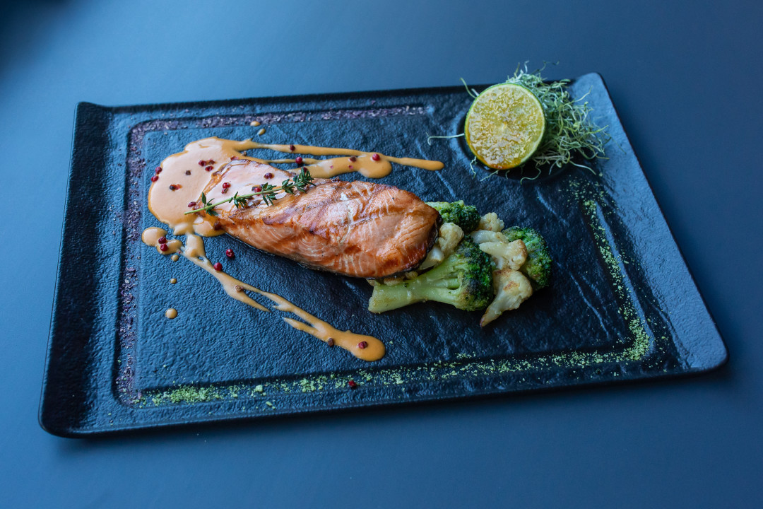 Стейк из чавычи на гриле