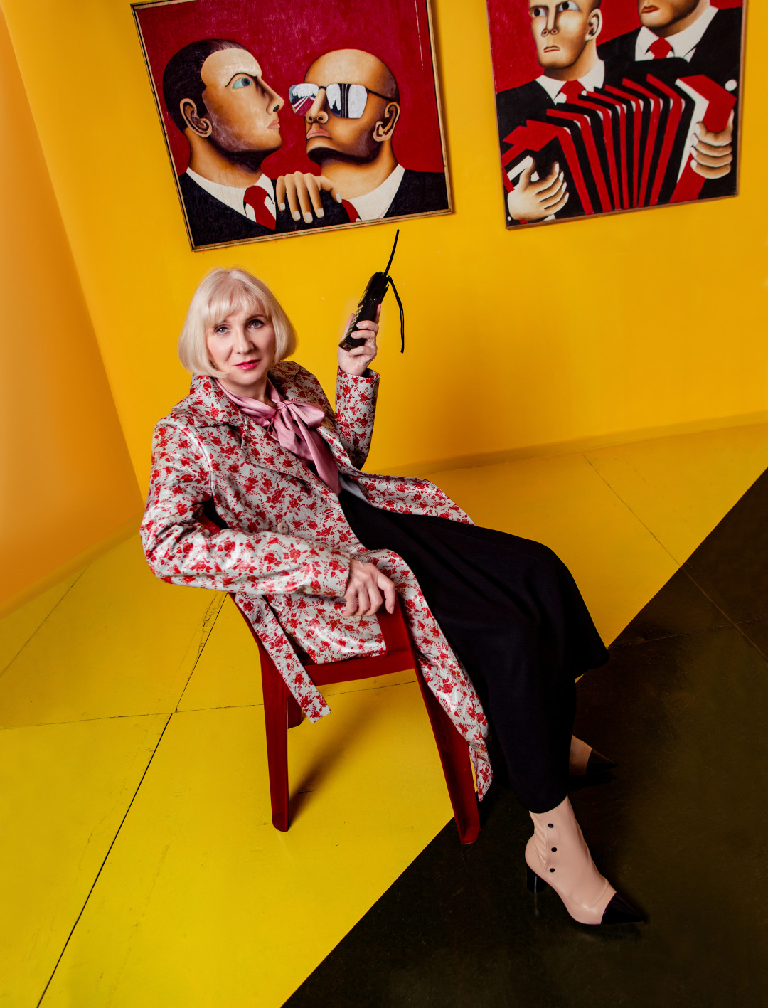 Марина Джигарханян, директор музея: «В начале 90-х мне подарили мобильный телефон нокиа с большой антенной. Я положила его в карман сумки, а антенна