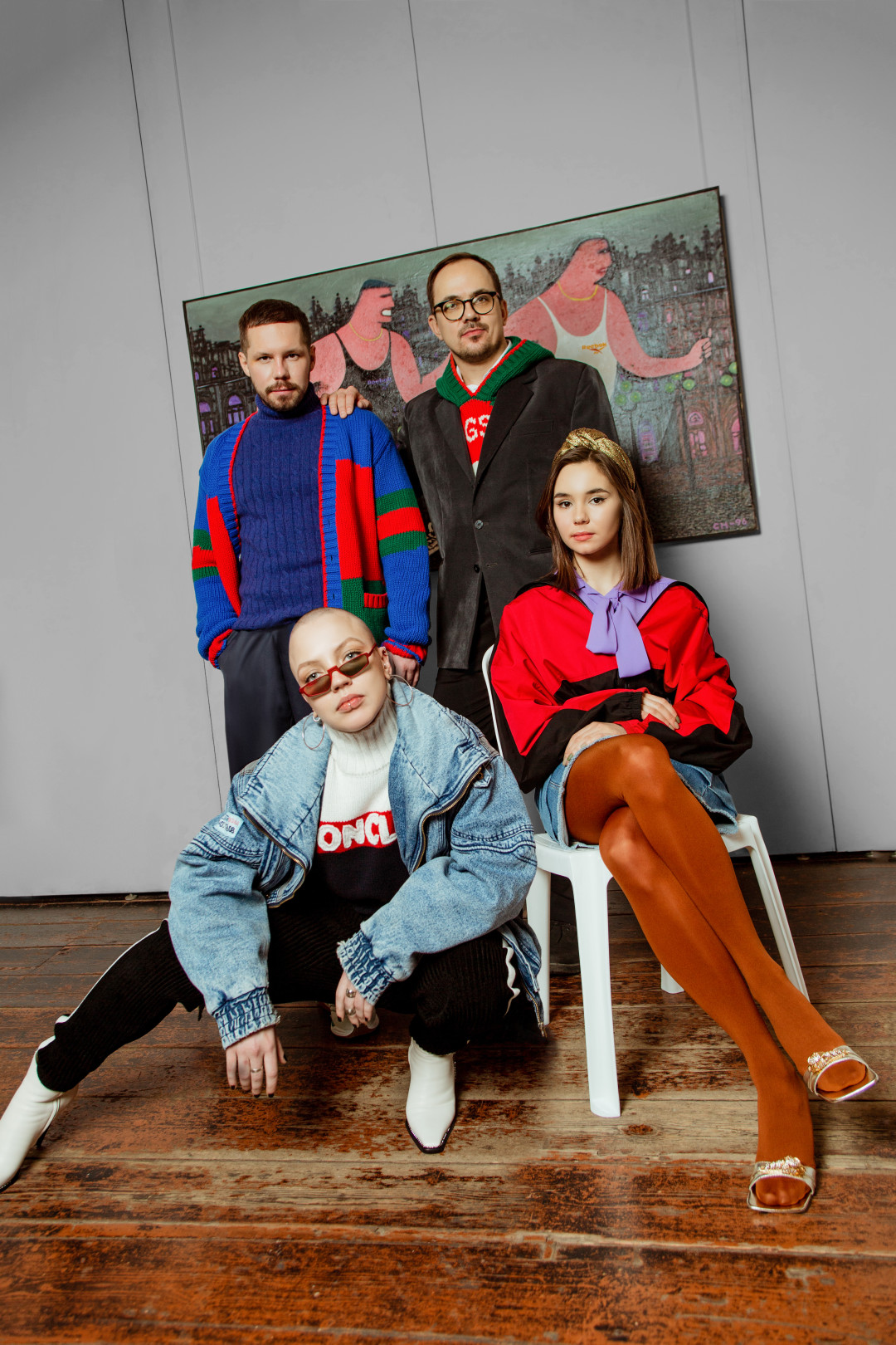 Сотрудники МИСПа: Марат Исмагилов — куратор, Владимир Шадрин — PR-директор, Анна Спирина — ассистент куратора, Анжелика Урусова — хранитель. На фоне